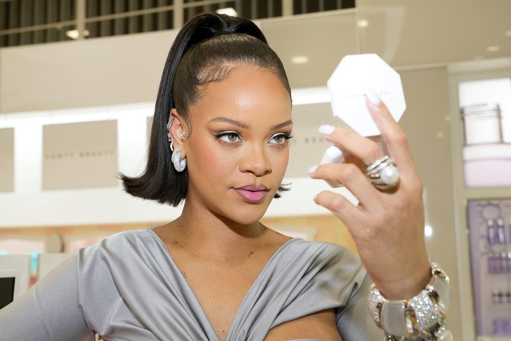 Rihanna jest teraz warta 1,4 miliarda dolarów, co czyni ją najmłodszą kobietą-miliarderką w Ameryce, która sama doszła do skutku