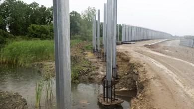 Dziewczyna zginęła, gdy Grecja odnajduje 38 migrantów pozostawionych na mieliźnie w pobliżu tureckiej granicy