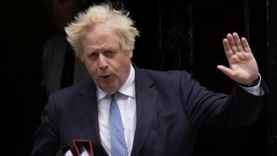 Jak wynika z raportu, Boris Johnson celowo wprowadził parlament w błąd w sprawie partii związanych z COVID-19