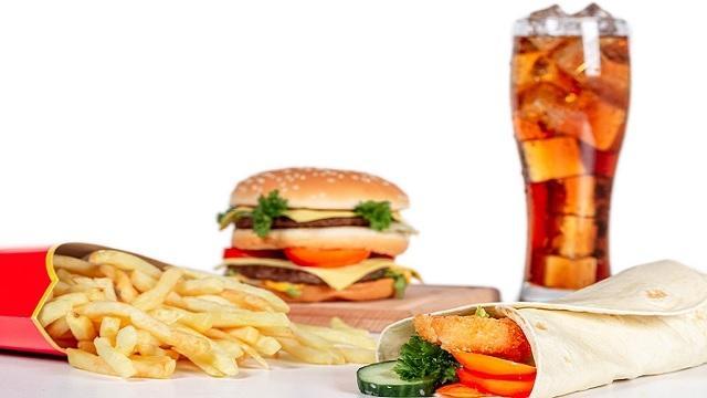 McDonald’s, Burger King i inne sieci spożywcze oferują w 100% wegetariańskie menu dla świątyń w Indiach