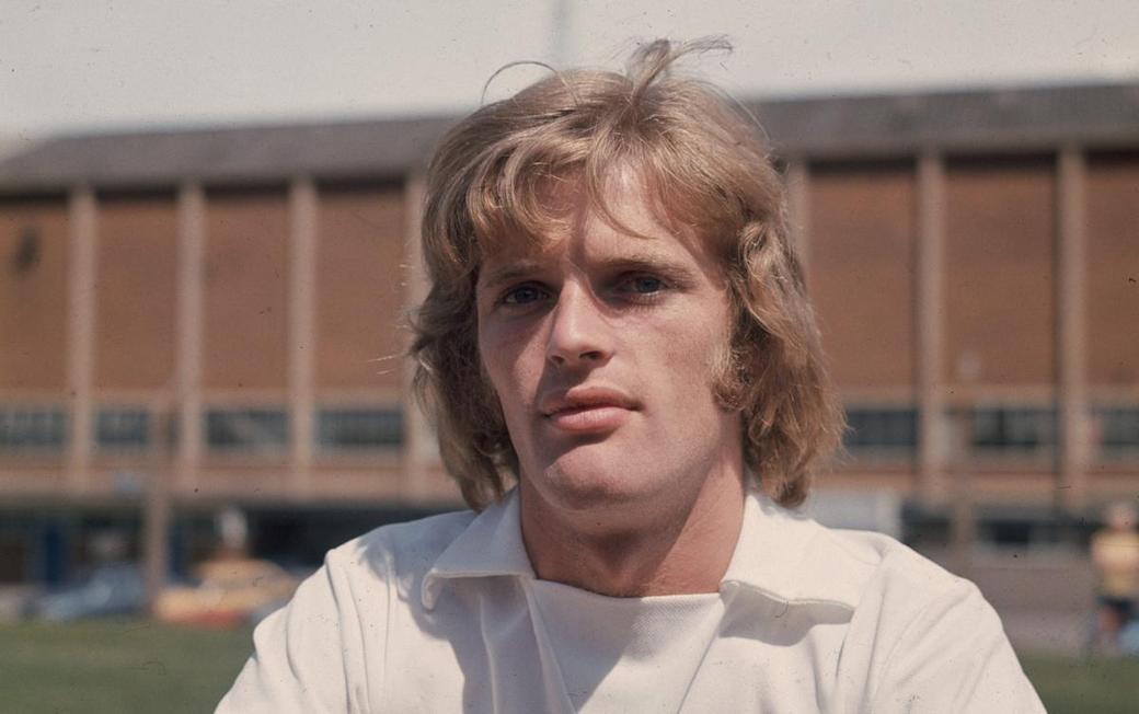 Gordon McQueen, były piłkarz Leeds i Man Utd, zmarł w wieku 70 lat po walce z demencją