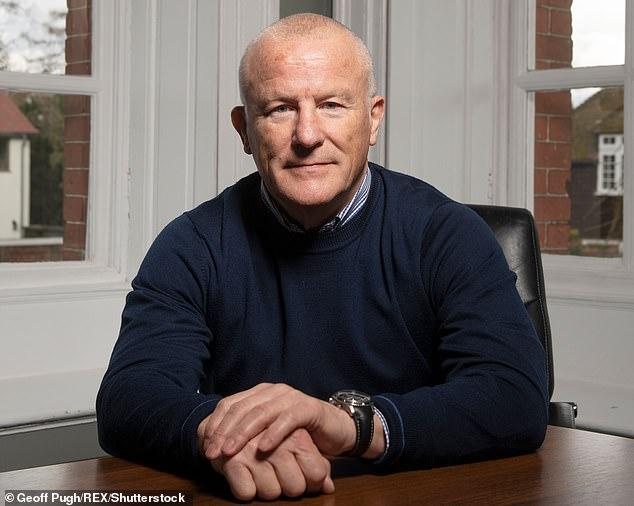 Oszczędzający Woodford szukają odpowiedzi, gdy strażnik naciska na wypłatę 300 milionów funtów