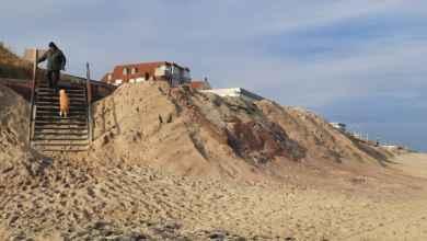 Zimowe burze pozbawiają piasku plaż niemieckich wysp na Morzu Północnym