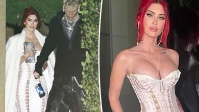 Megan Fox jest cała zasznurowana w białej gorsetowej sukience z wycięciami na randkę z MGK