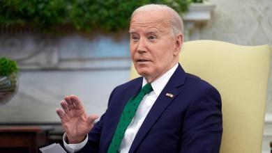 Biden powiedział podczas kolacji w Waszyngtonie, że spośród dwóch kandydatów na prezydenta jeden był niezdolny psychicznie.  „Ten drugi to ja”