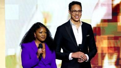 Brittney Griner wzywa do „kontynuowania walki o sprowadzenie do domu każdego Amerykanina wciąż przetrzymywanego za granicą” na NAACP Image Awards
