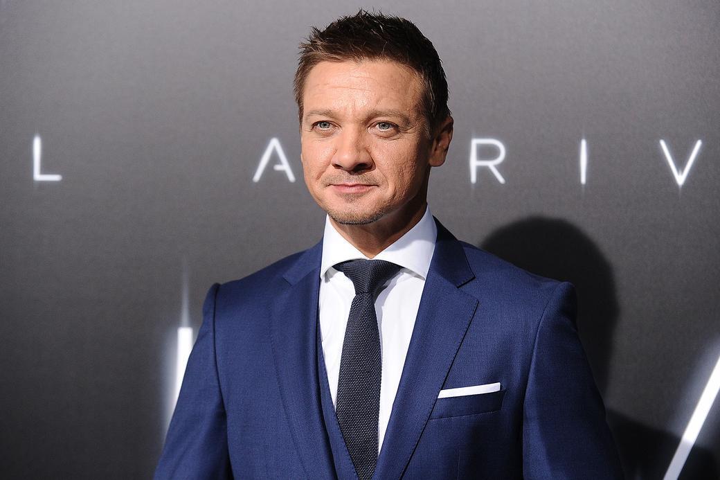 Jeremy Renner opowiada o nawiedzonym telefonie pod numer 911 po wypadku z pługiem śnieżnym w pierwszym wywiadzie